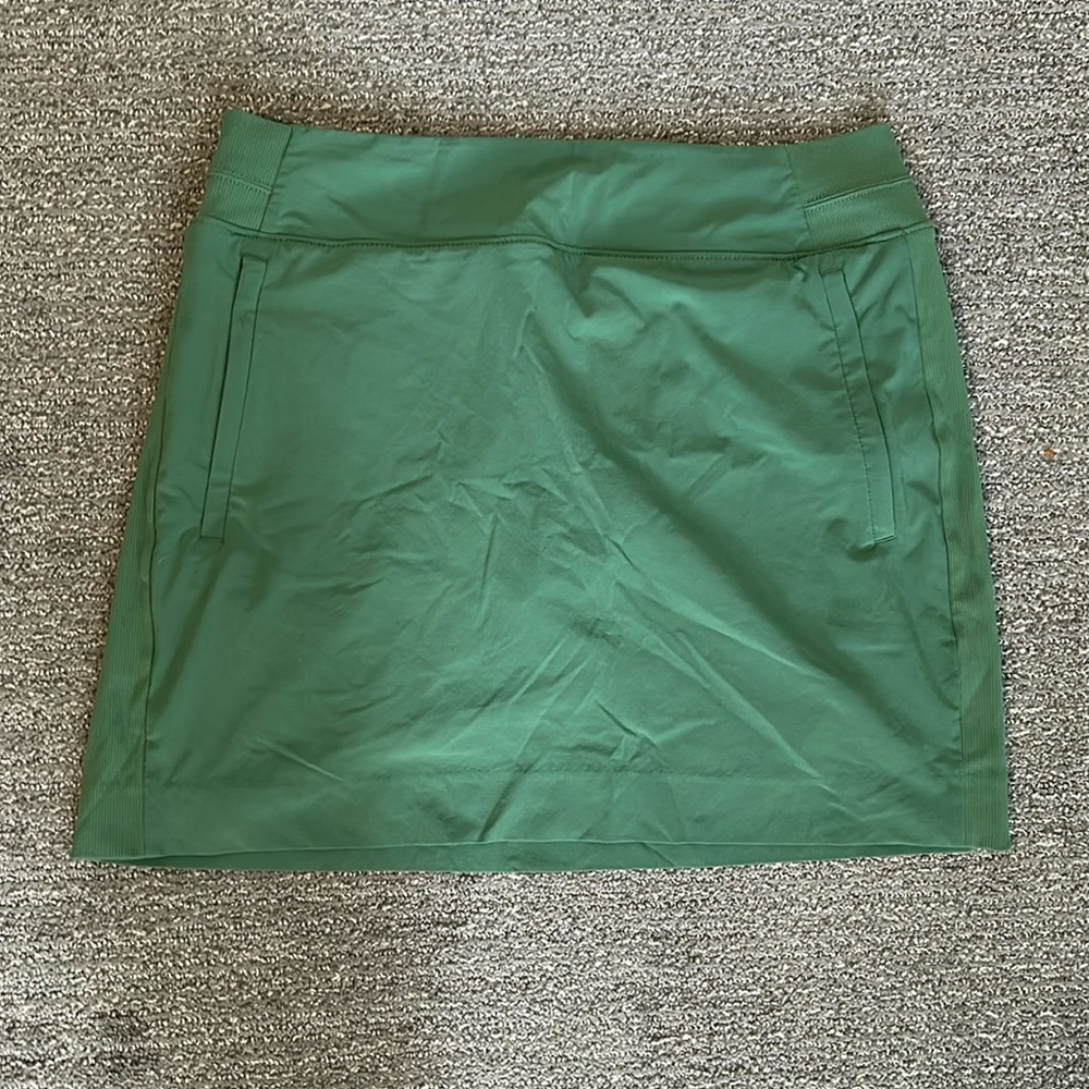 Athleta Brooklyn Skort in Green. Size 10.